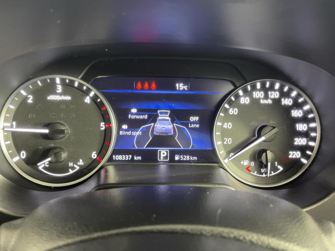 Photo '21' of Nissan Navara