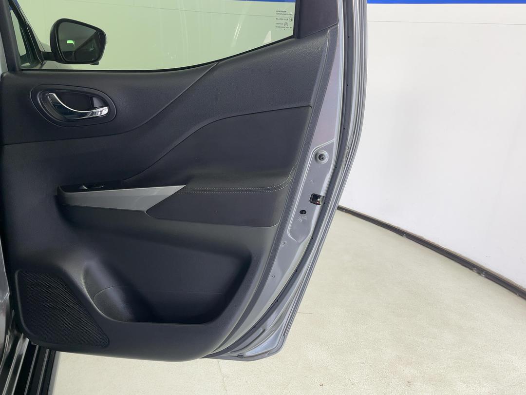 Photo '19' of Nissan Navara