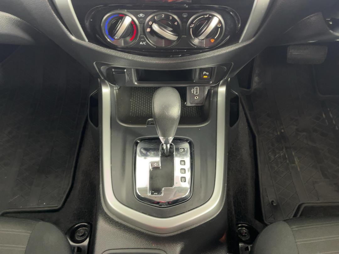 Photo '18' of Nissan Navara