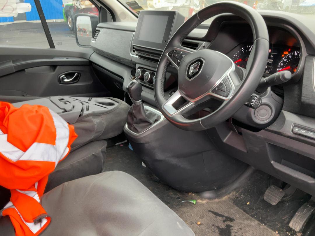 Photo '11' of Renault Trafic MWB Auto Photo '11' of Renault Trafic MWB Auto