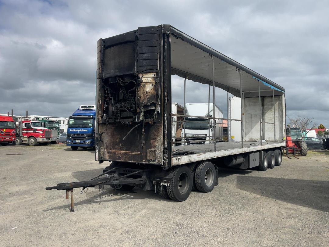Photo '5' of Roadmaster FG 5A-11.94 Curtain/Chiller Full