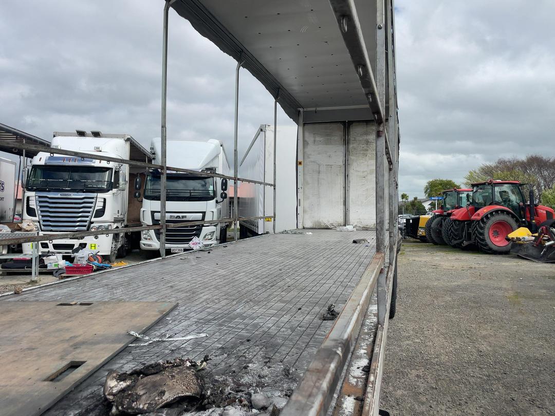 Photo '14' of Roadmaster FG 5A-11.94 Curtain/Chiller Full