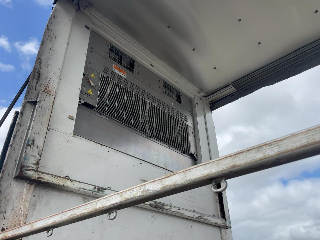 Photo '15' of Roadmaster FG 5A-11.94 Curtain/Chiller Full