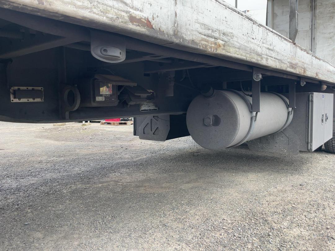 Photo '18' of Roadmaster FG 5A-11.94 Curtain/Chiller Full