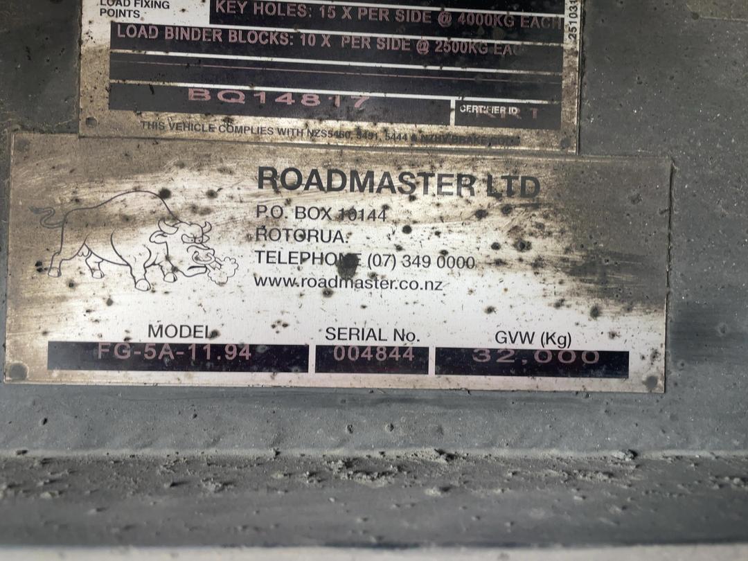 Photo '25' of Roadmaster FG 5A-11.94 Curtain/Chiller Full