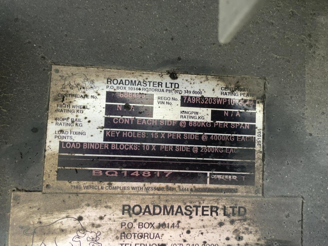 Photo '26' of Roadmaster FG 5A-11.94 Curtain/Chiller Full