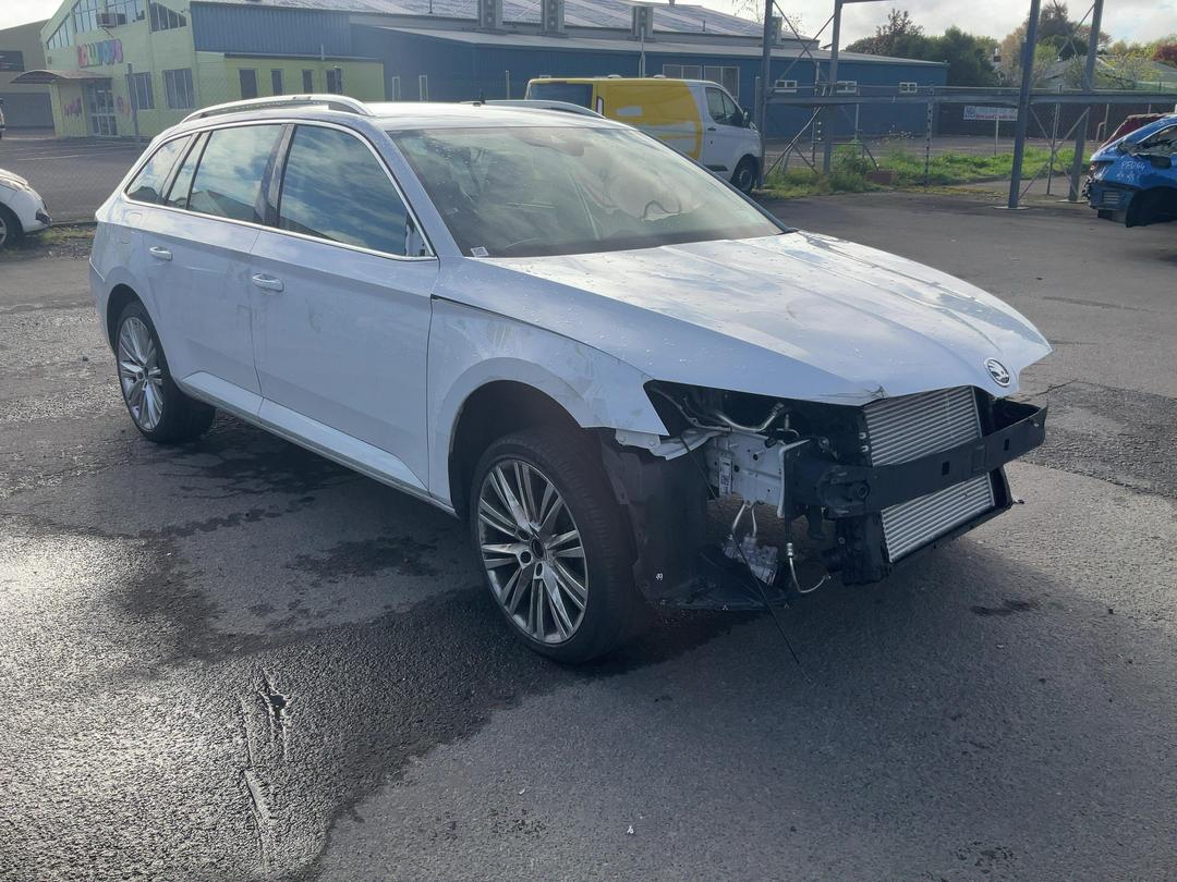 Photo '2' of Skoda Superb WGN Ambition 162KW Photo '2' of Skoda Superb WGN Ambition 162KW