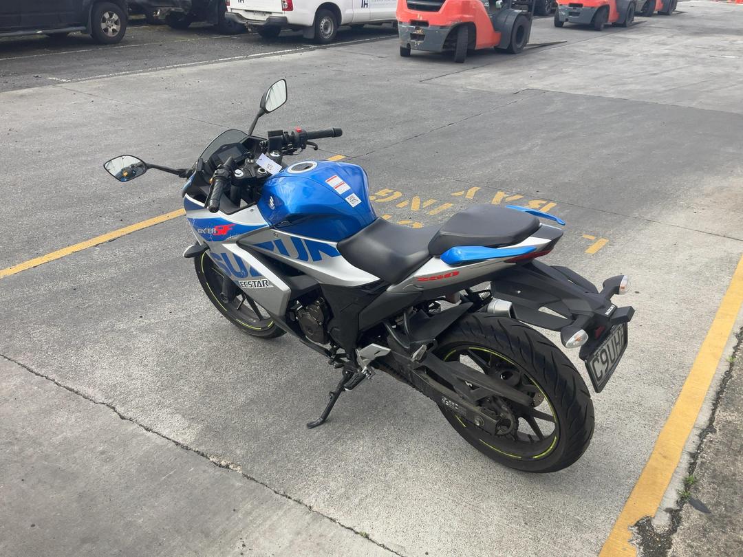 Photo '5' of Suzuki GSX250 Frlxm3