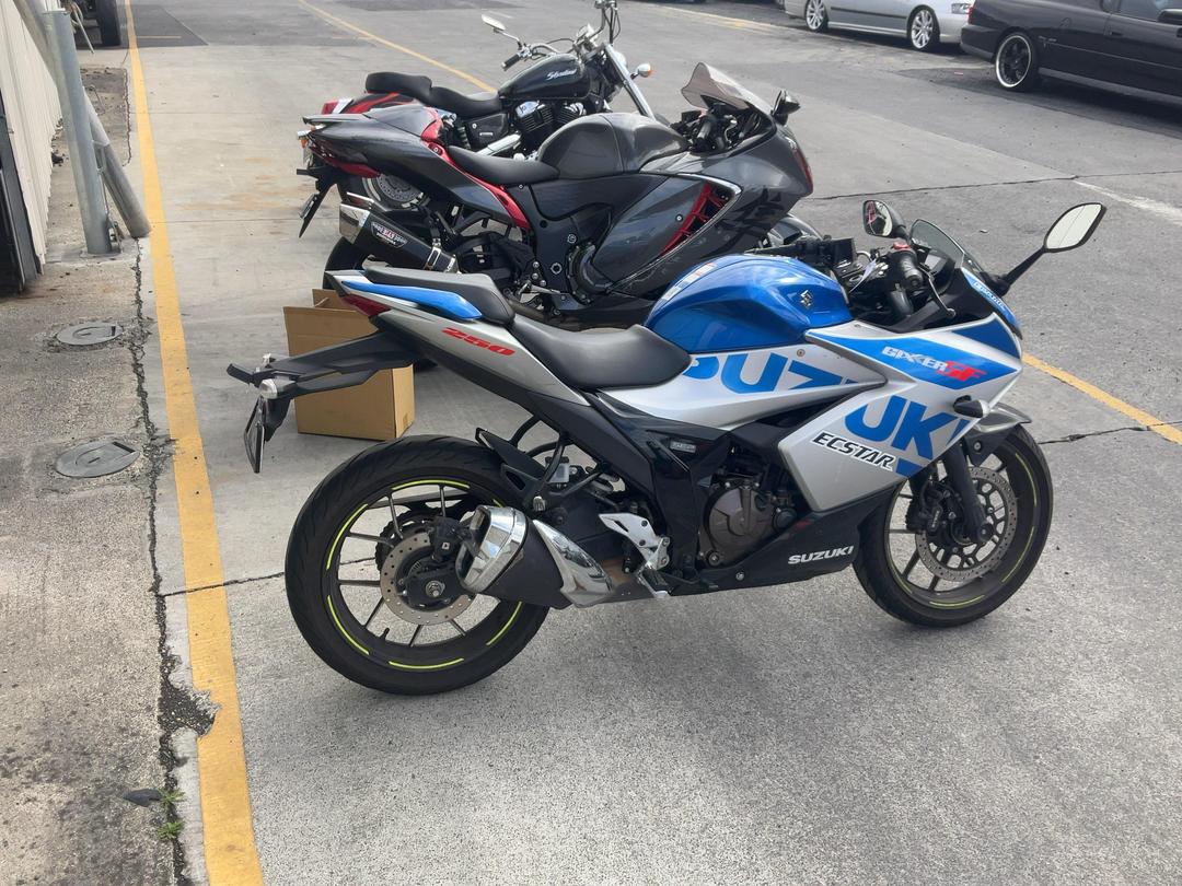 Photo '6' of Suzuki GSX250 Frlxm3