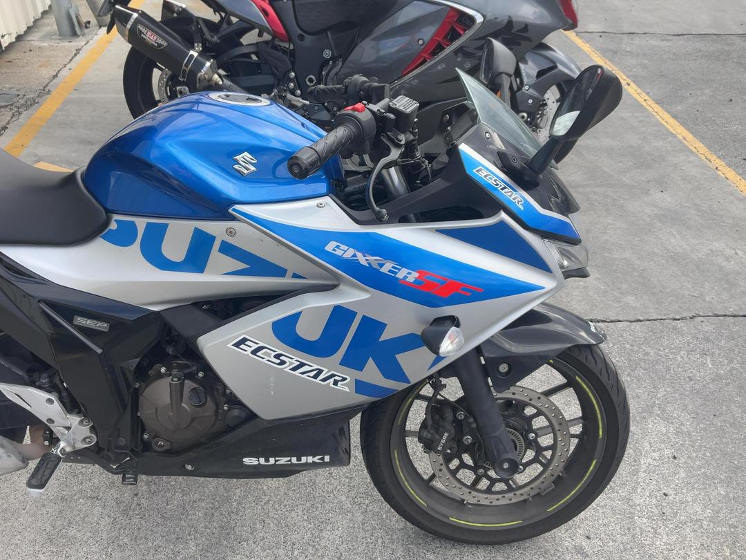 Photo '11' of Suzuki GSX250 Frlxm3