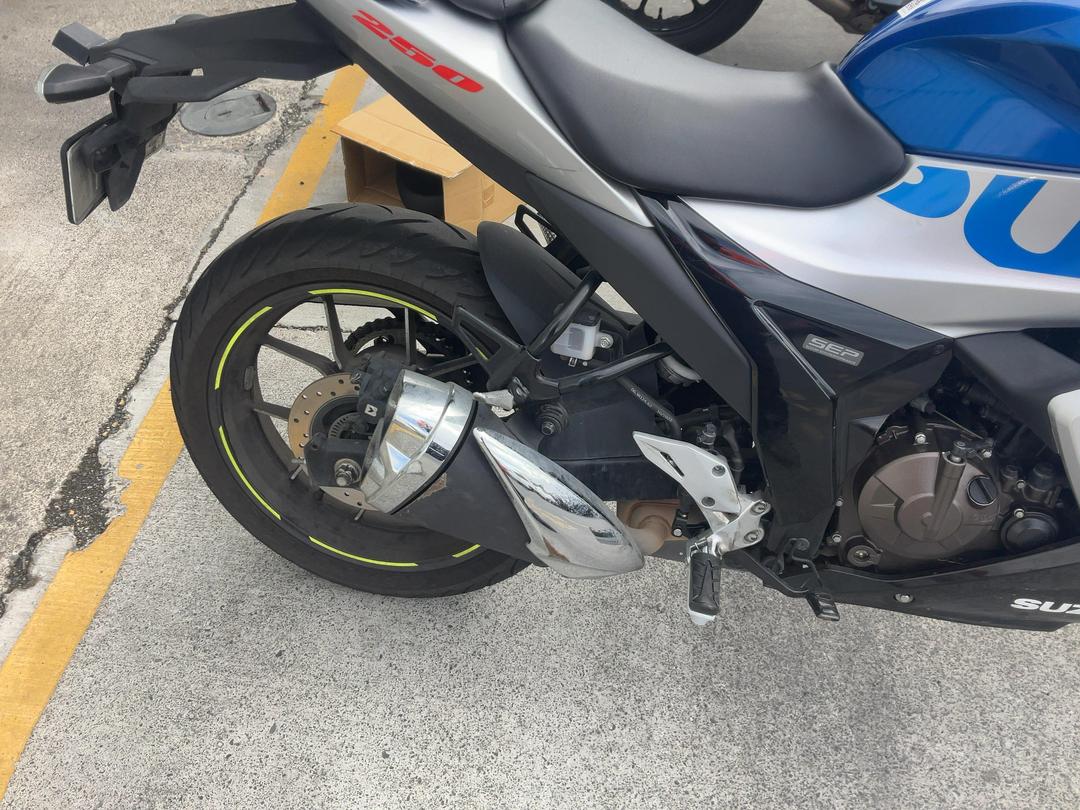 Photo '12' of Suzuki GSX250 Frlxm3