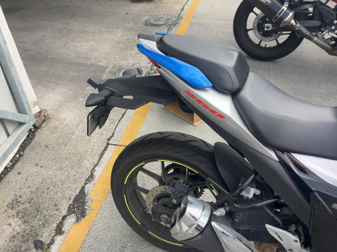 Photo '13' of Suzuki GSX250 Frlxm3