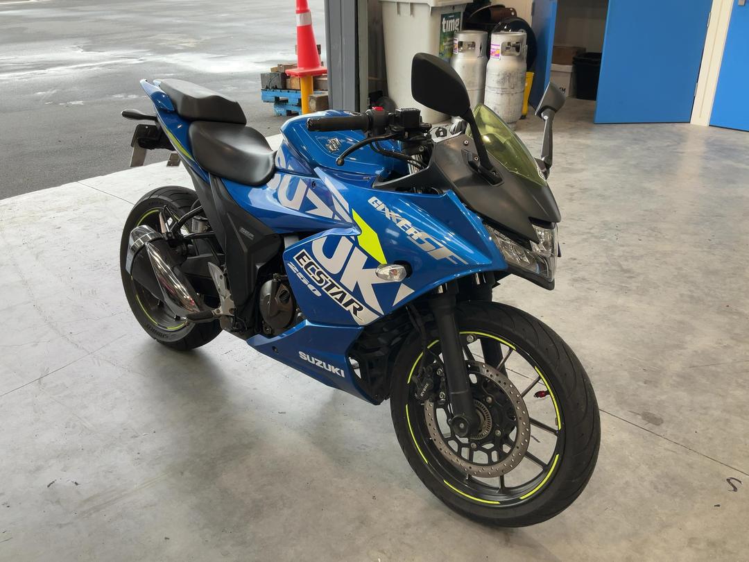 Photo '2' of Suzuki GSX250 Frlzm2