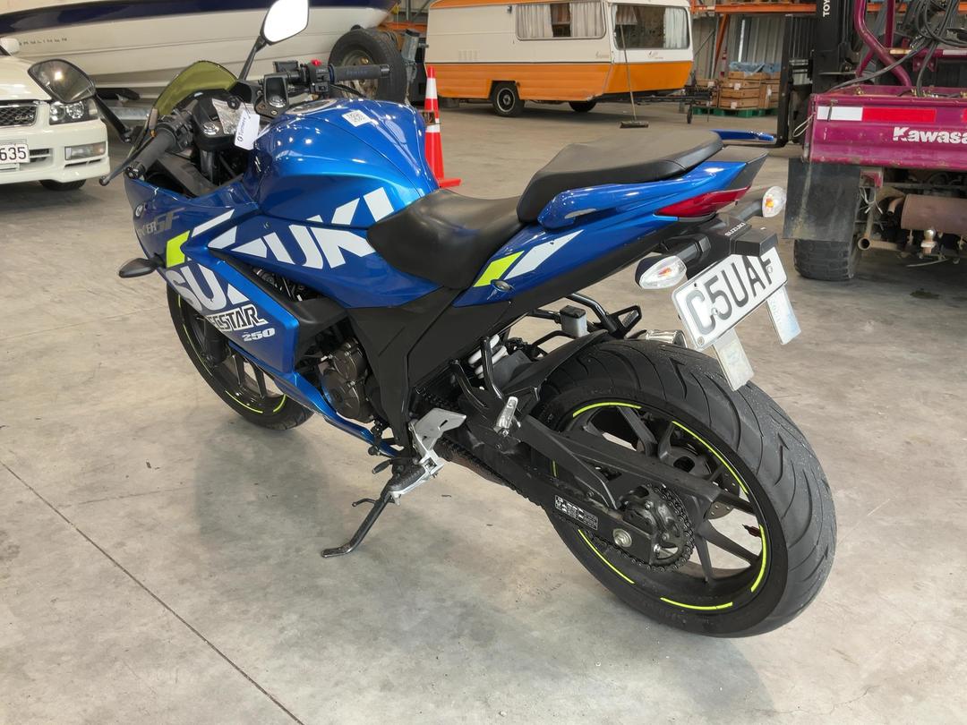 Photo '7' of Suzuki GSX250 Frlzm2