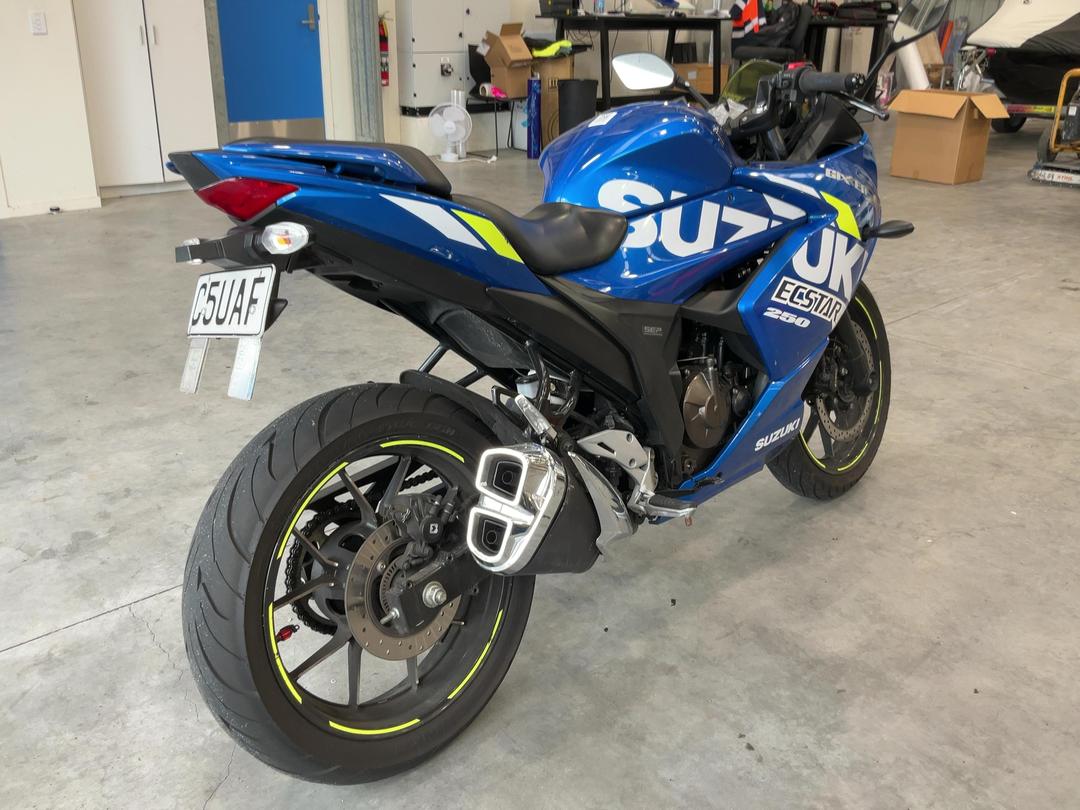 Photo '9' of Suzuki GSX250 Frlzm2
