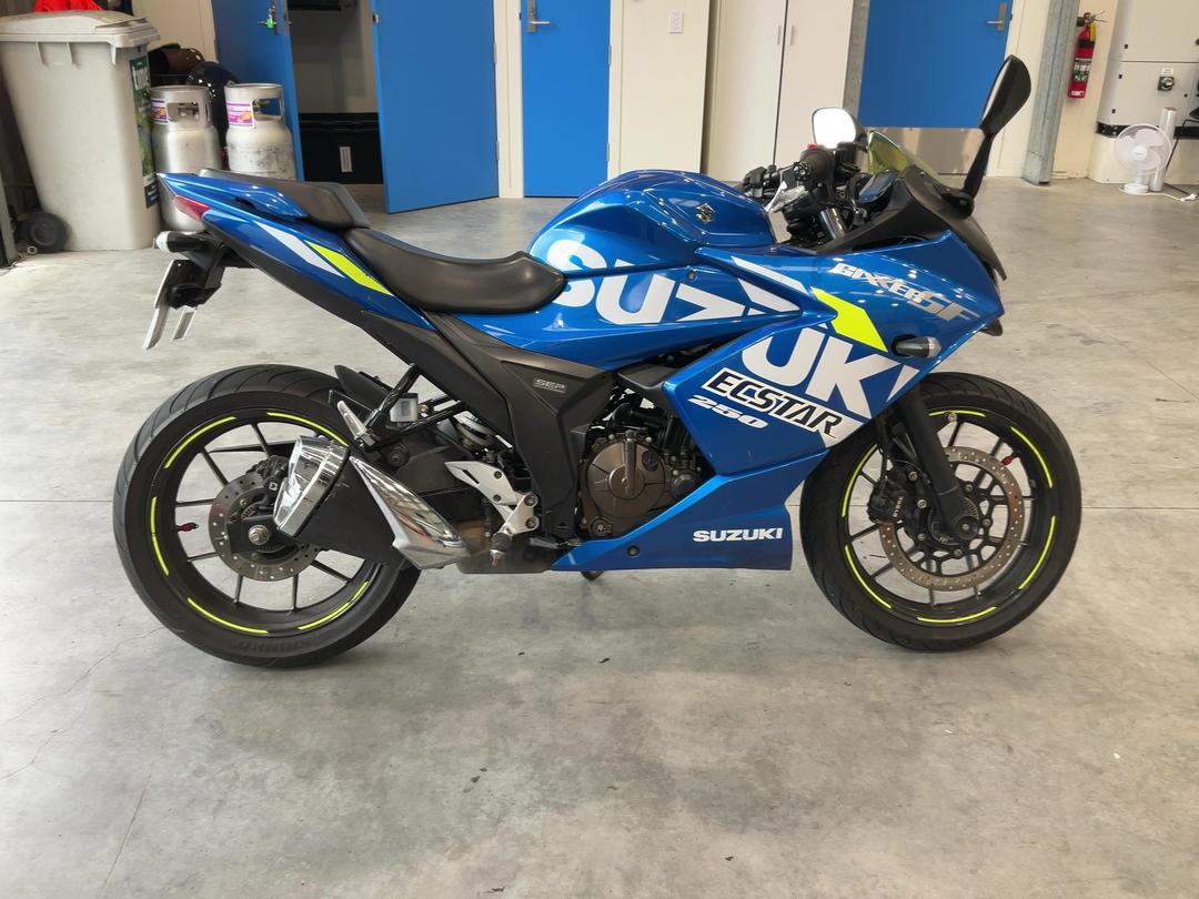 Photo '10' of Suzuki GSX250 Frlzm2