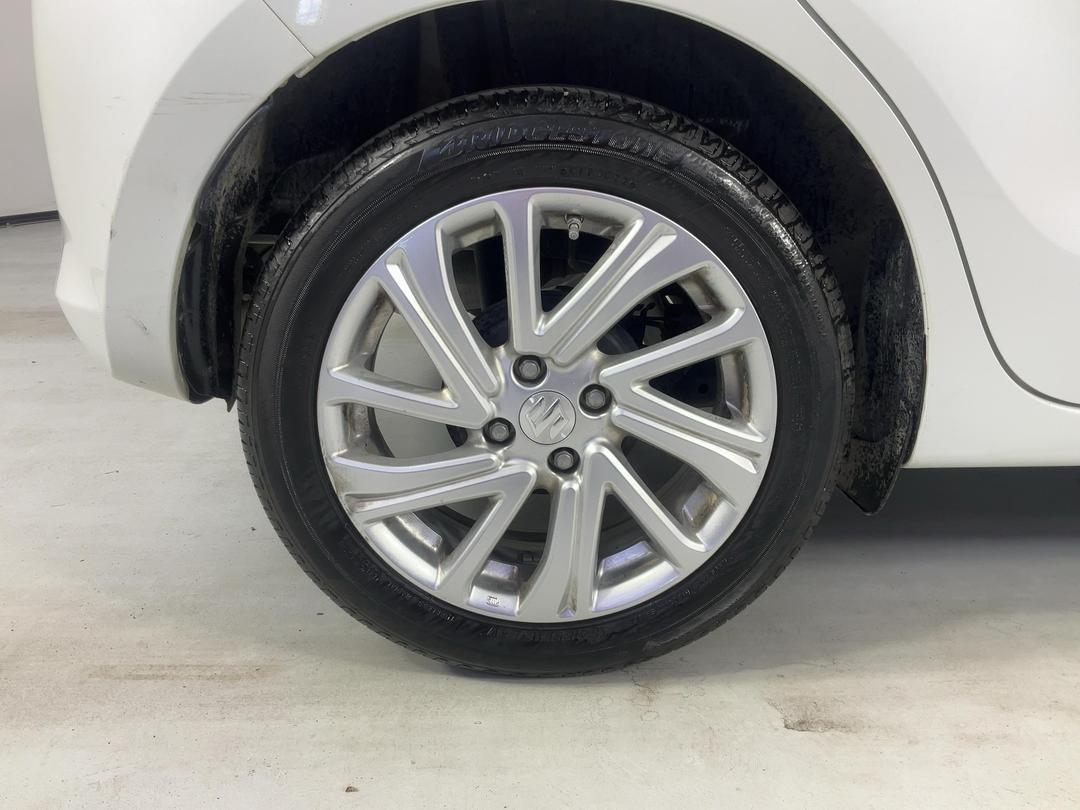 Photo '12' of Suzuki Swift