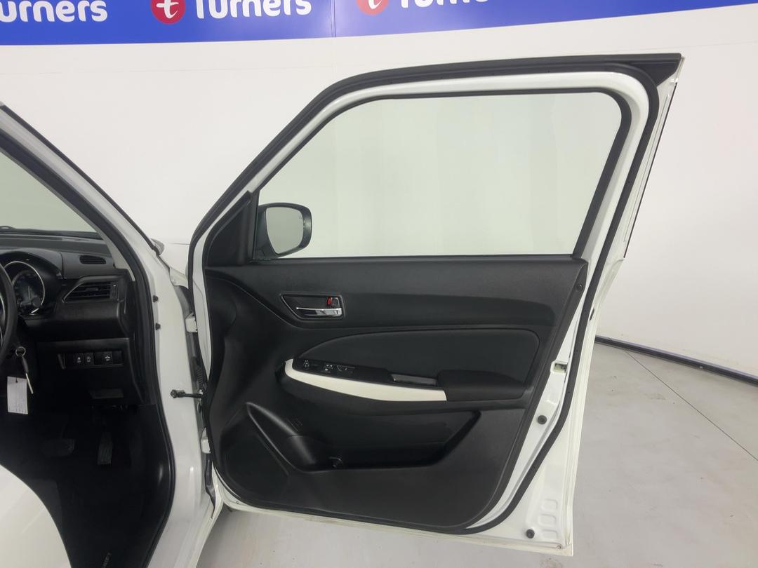 Photo '15' of Suzuki Swift