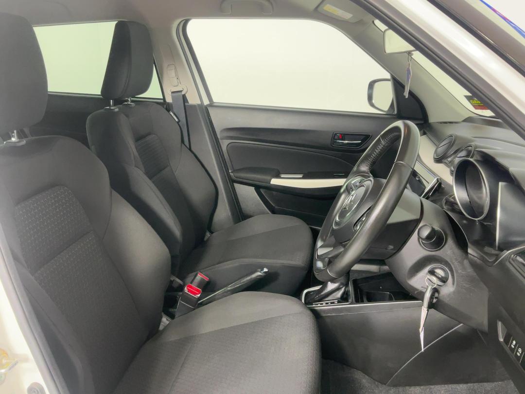 Photo '16' of Suzuki Swift