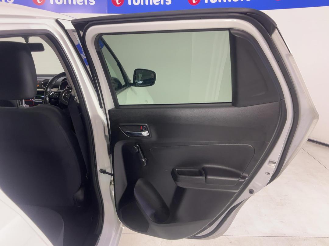 Photo '19' of Suzuki Swift
