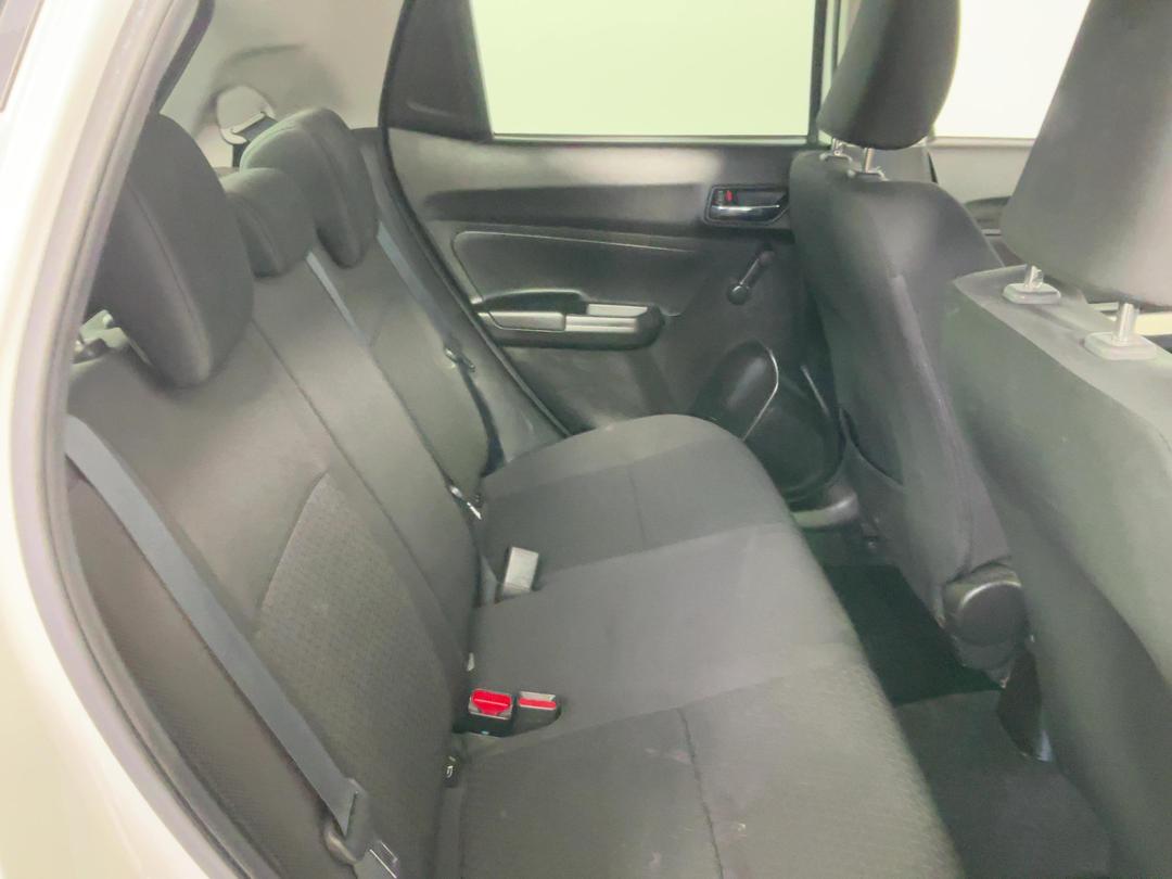 Photo '20' of Suzuki Swift