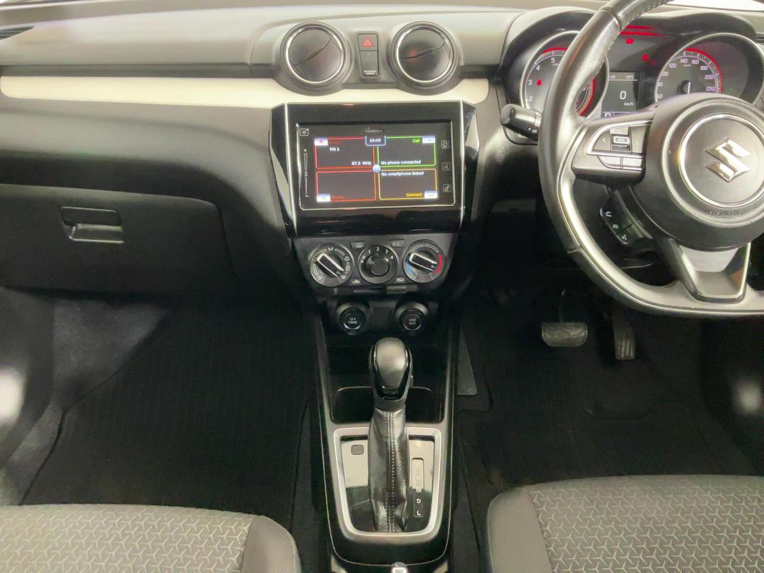 Photo '18' of Suzuki Swift