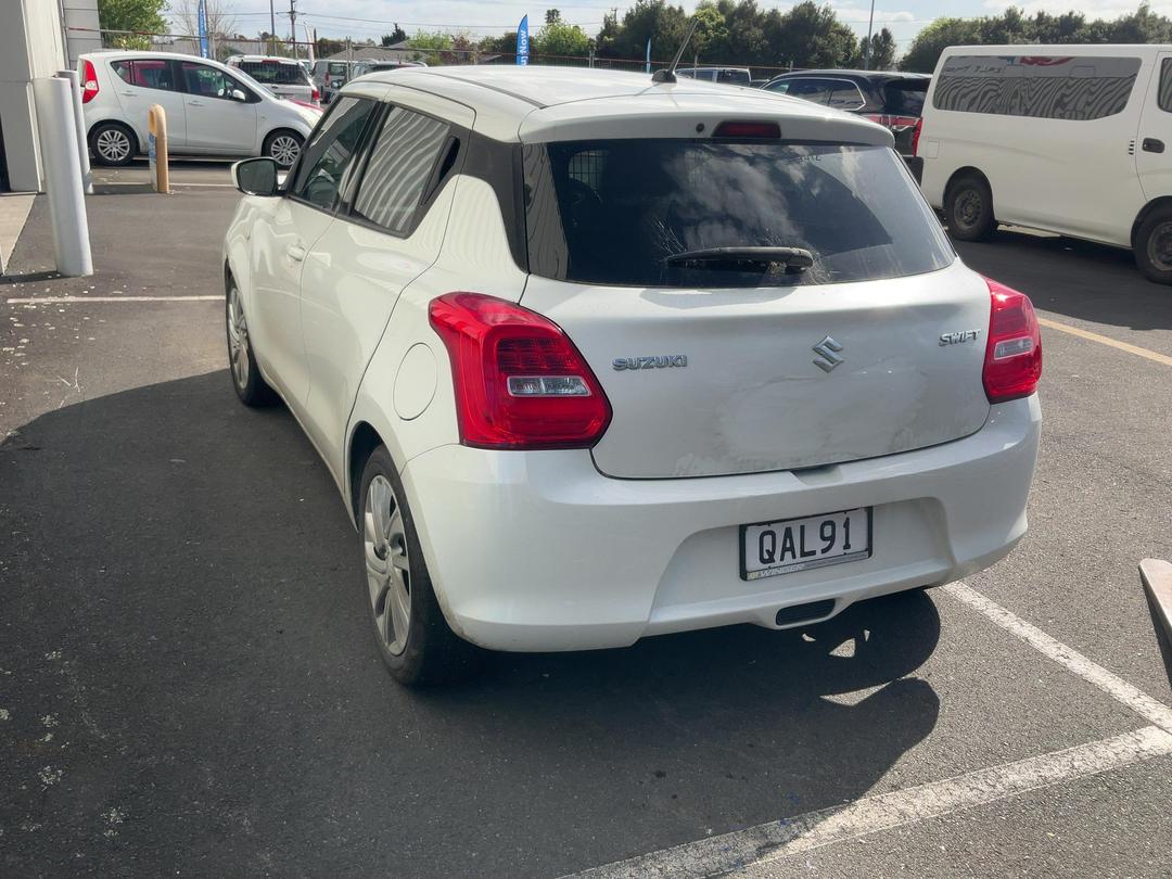 Photo '3' of Suzuki Swift GL Photo '3' of Suzuki Swift GL