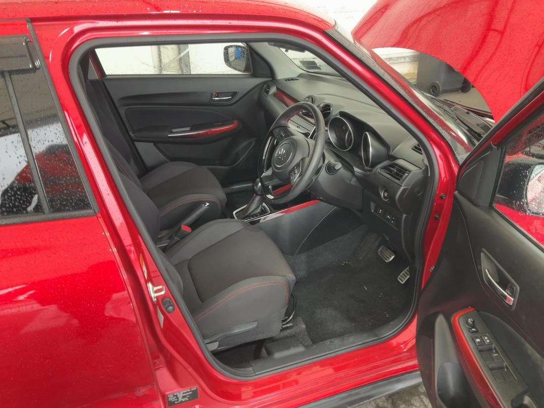 Photo '18' of Suzuki Swift Sport