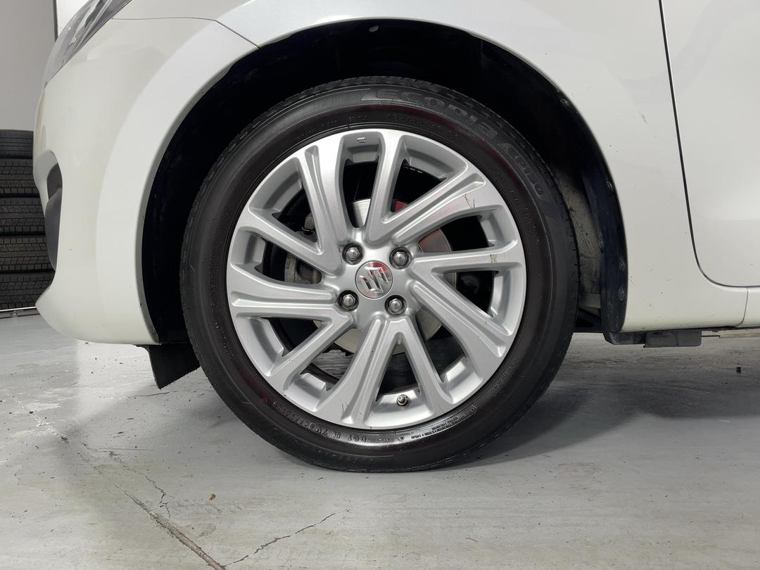 Photo '10' of Suzuki Swift