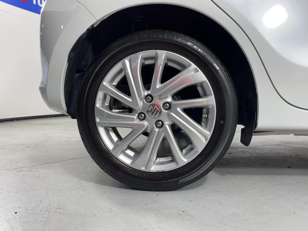 Photo '12' of Suzuki Swift