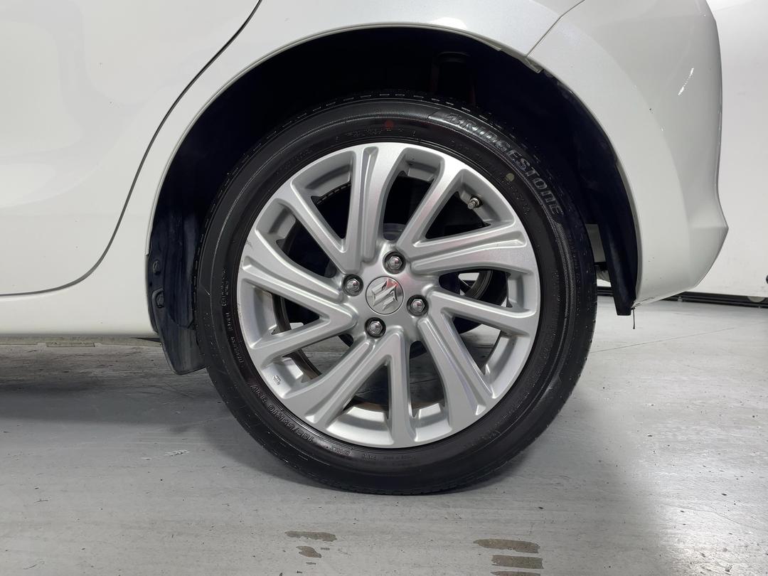 Photo '11' of Suzuki Swift