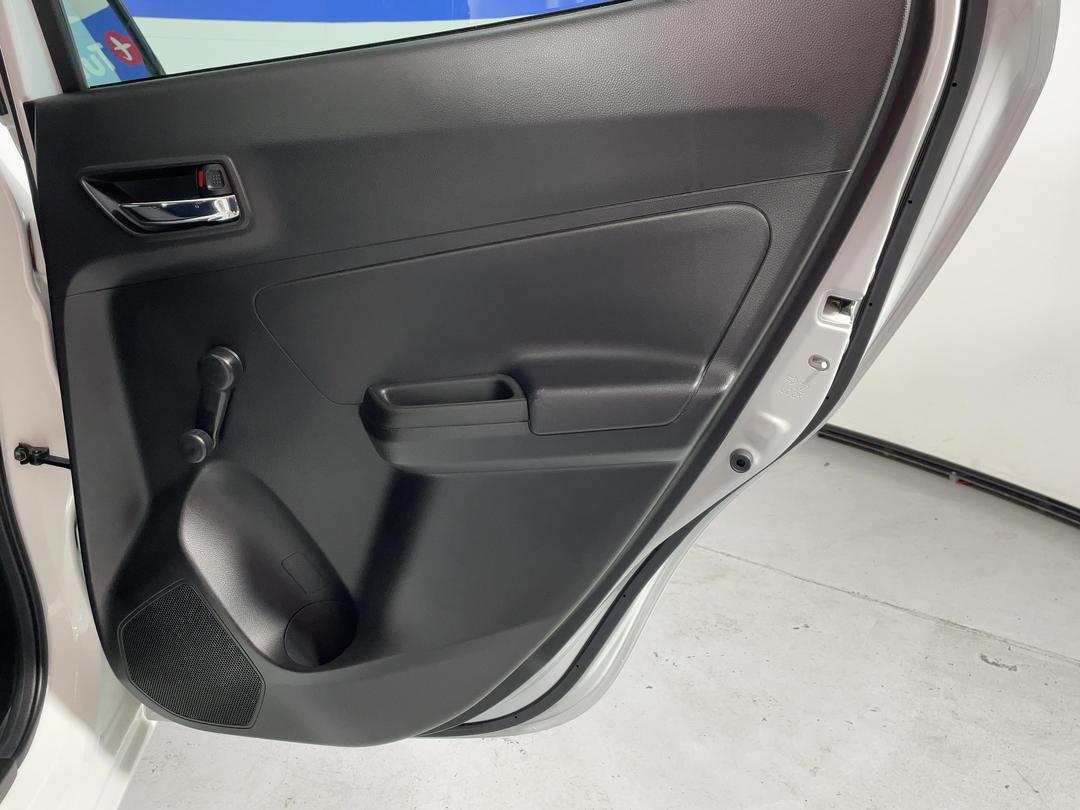 Photo '19' of Suzuki Swift