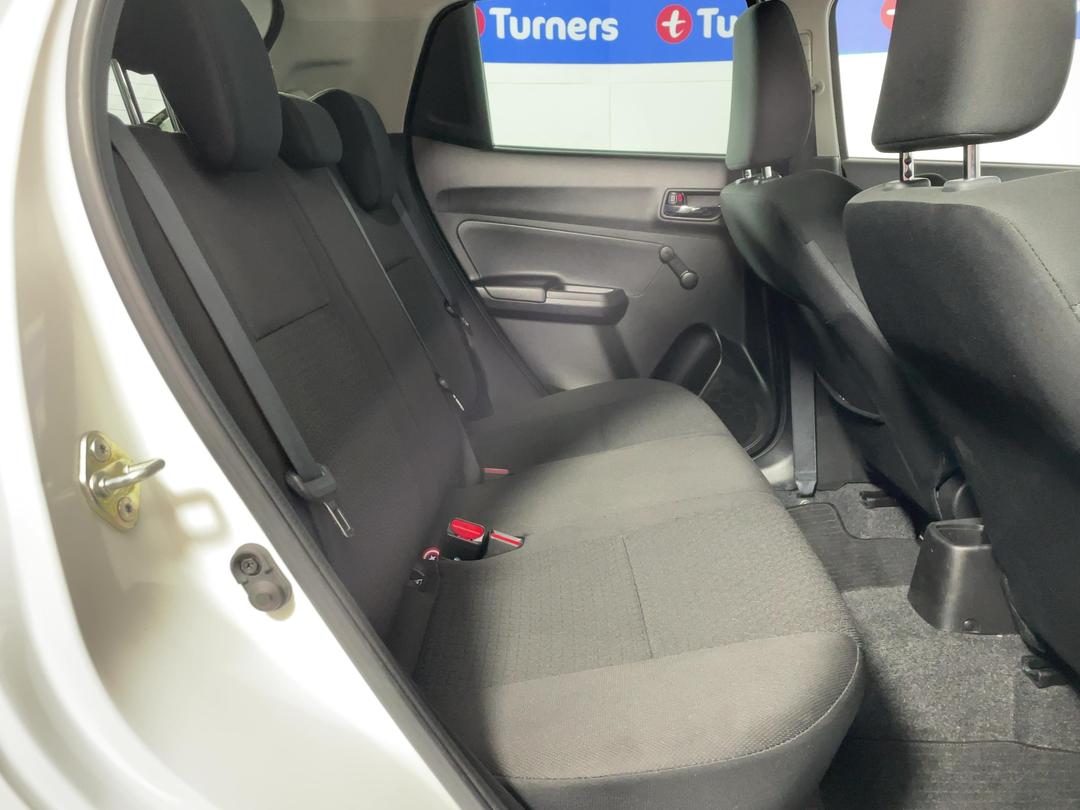 Photo '20' of Suzuki Swift