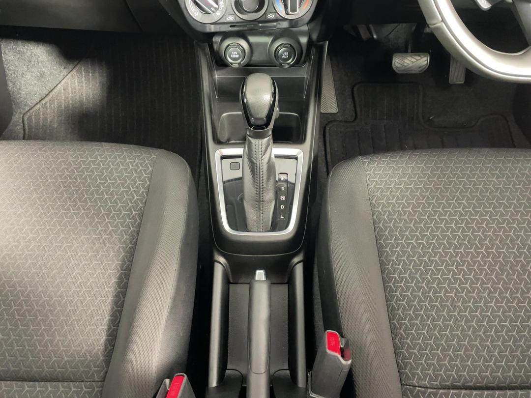 Photo '18' of Suzuki Swift