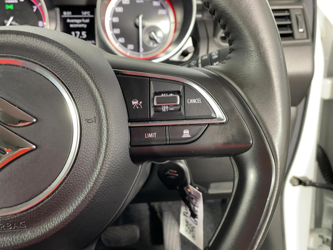 Photo '28' of Suzuki Swift