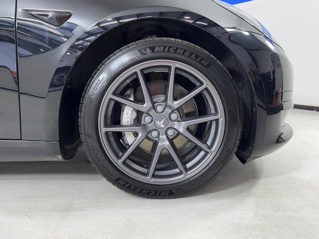 Photo '9' of Tesla Model 3