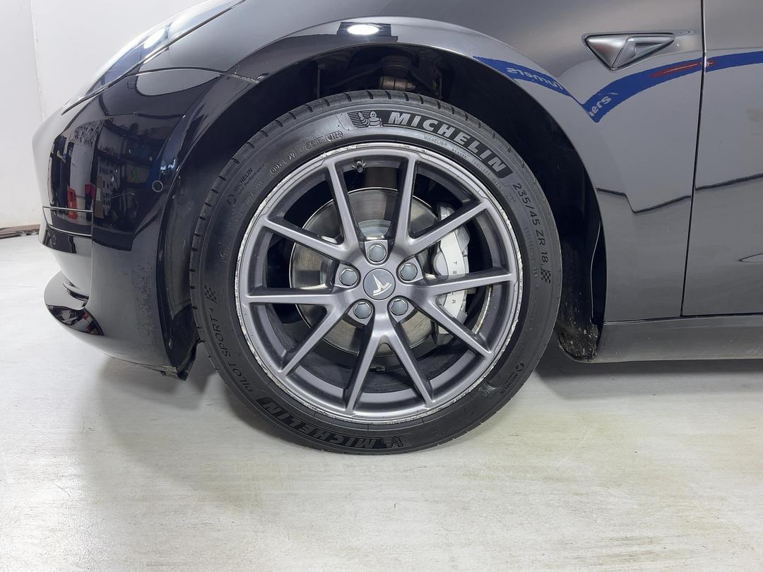 Photo '10' of Tesla Model 3