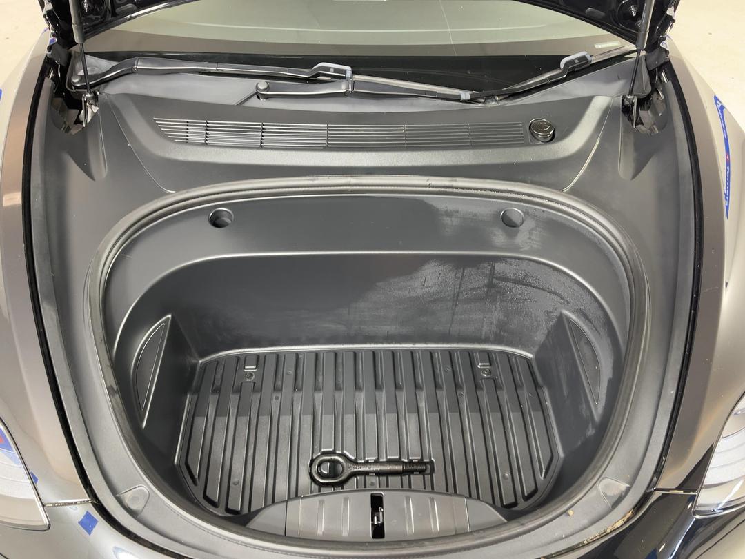 Photo '13' of Tesla Model 3