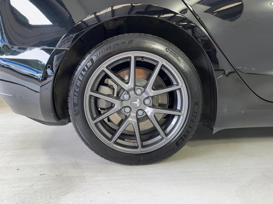Photo '12' of Tesla Model 3