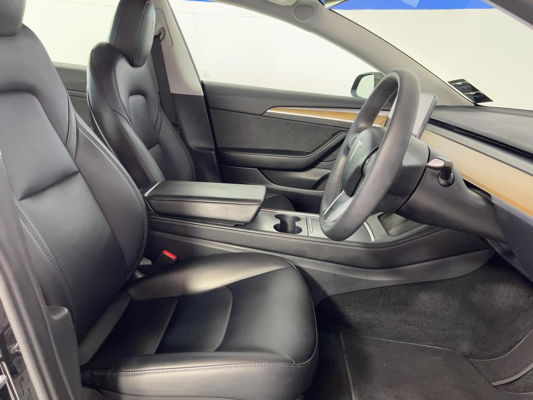 Photo '16' of Tesla Model 3