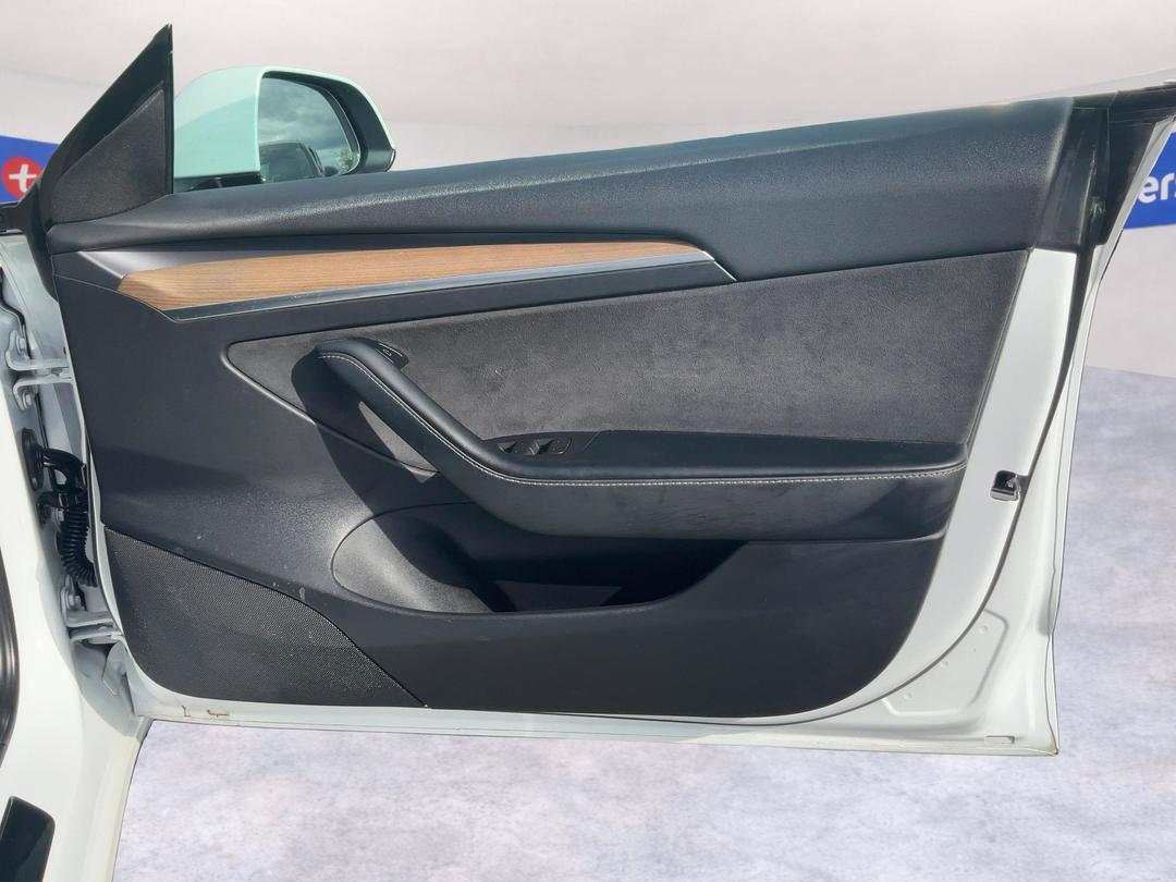 Photo '15' of Tesla Model 3