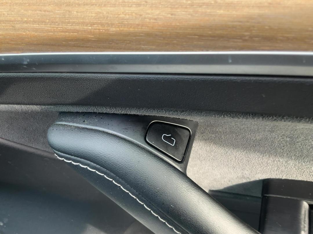 Photo '24' of Tesla Model 3