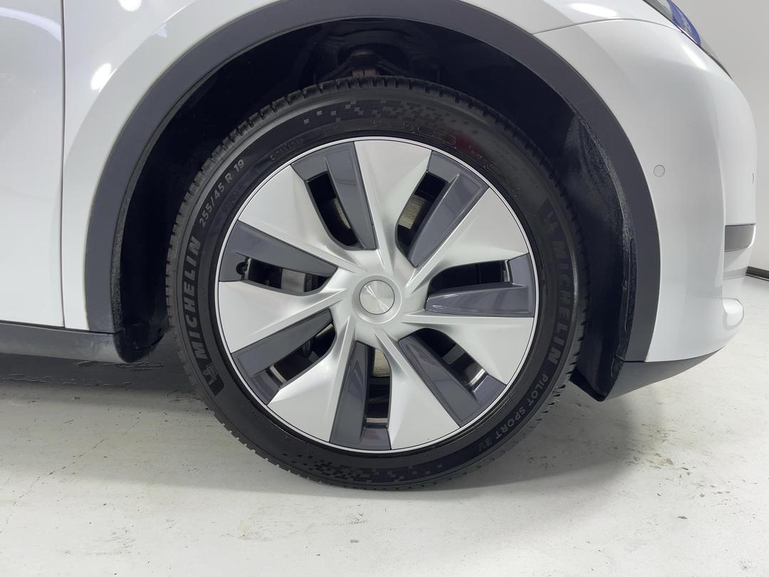 Photo '9' of Tesla Model Y