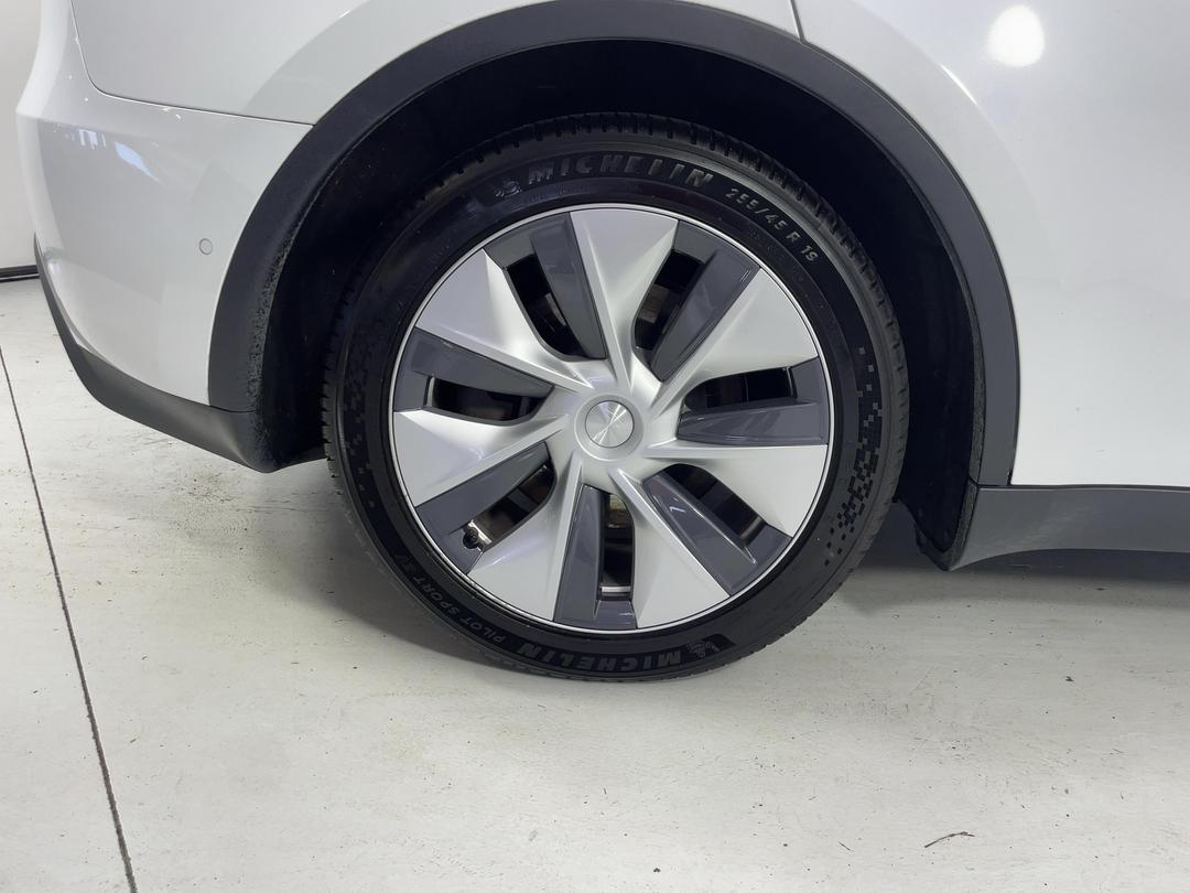 Photo '12' of Tesla Model Y