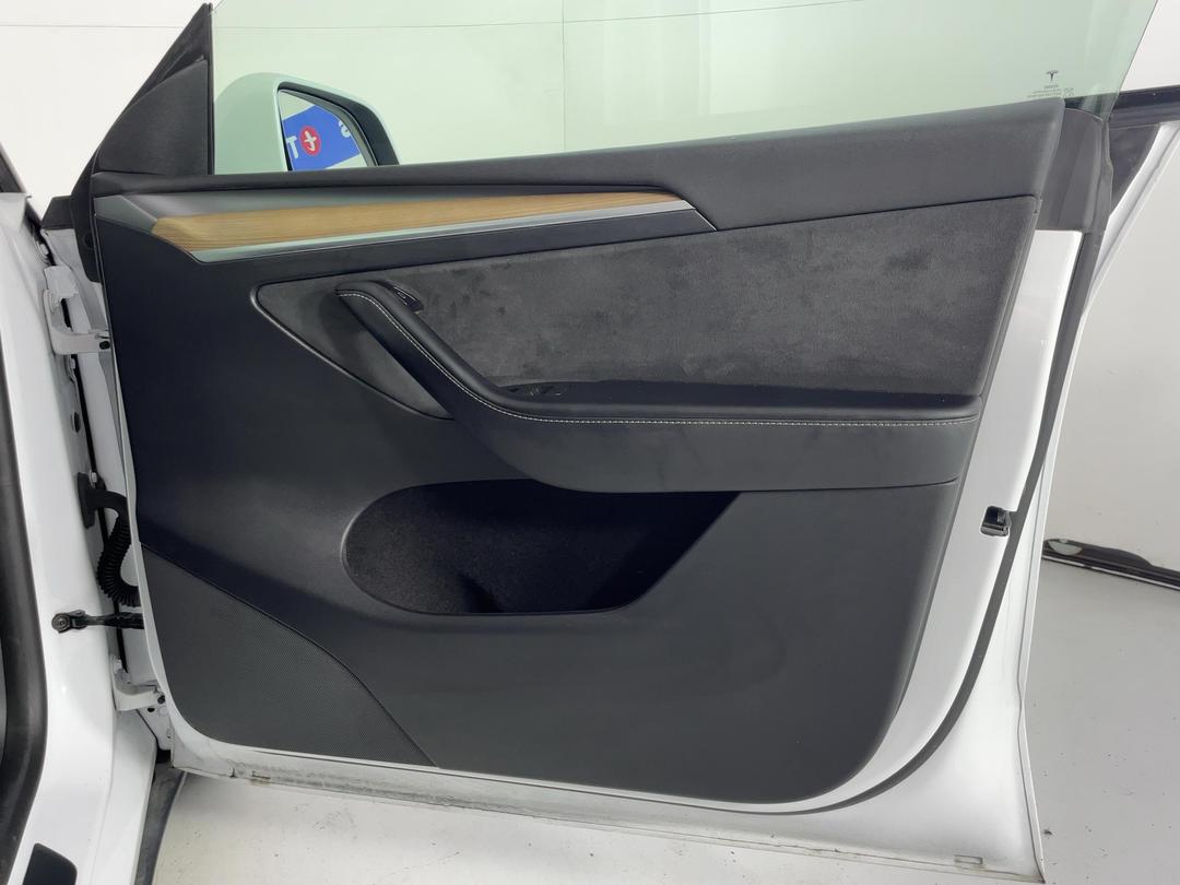 Photo '15' of Tesla Model Y