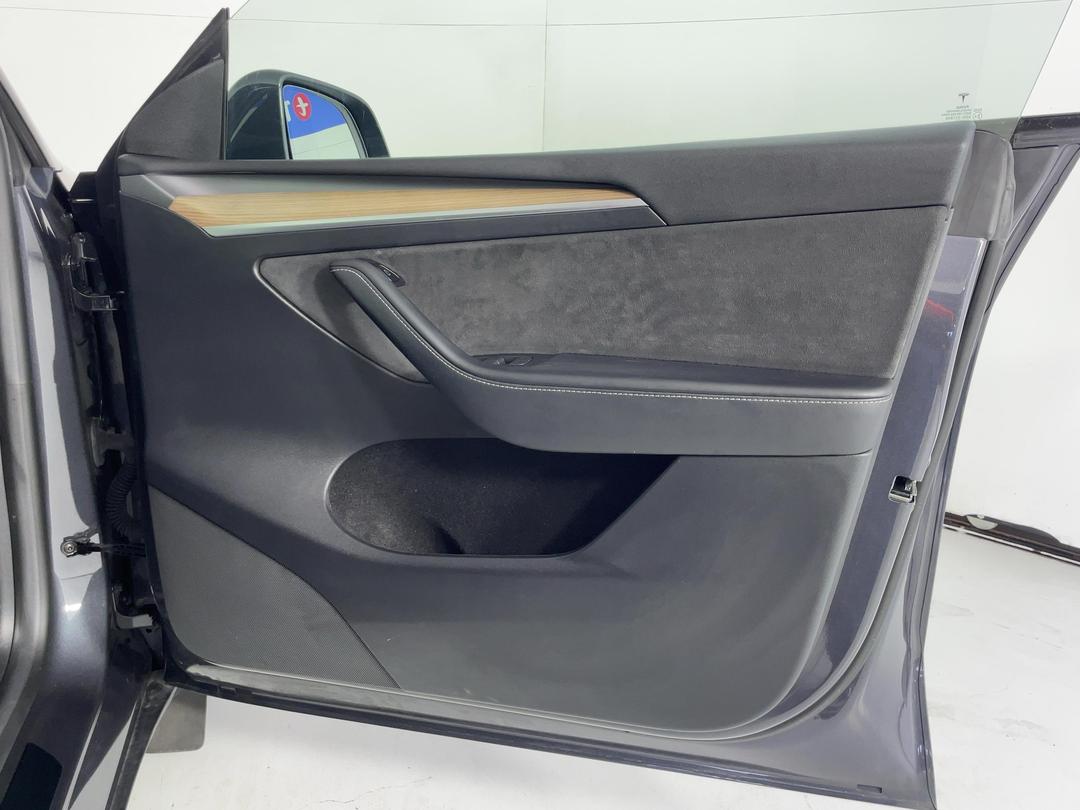 Photo '15' of Tesla Model Y