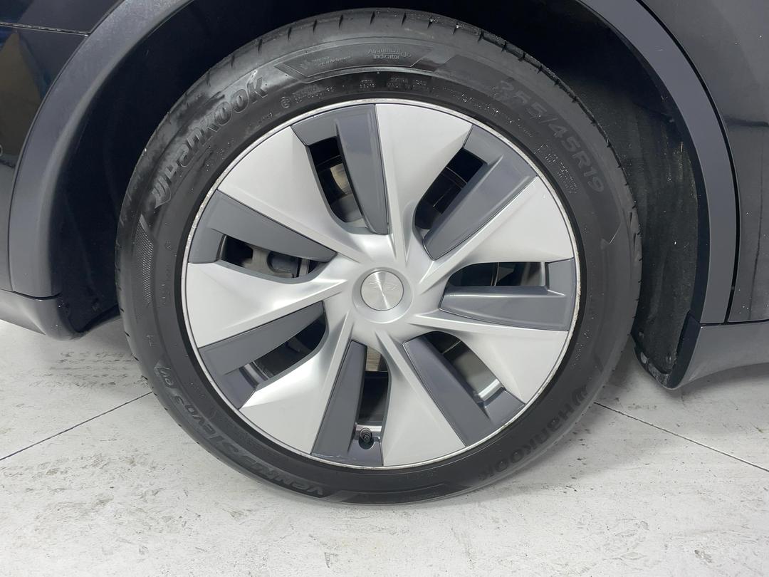 Photo '12' of Tesla Model Y