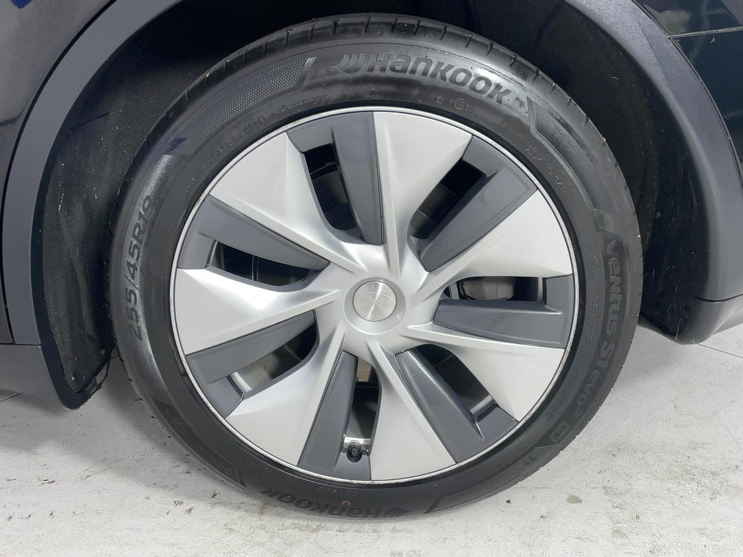 Photo '11' of Tesla Model Y