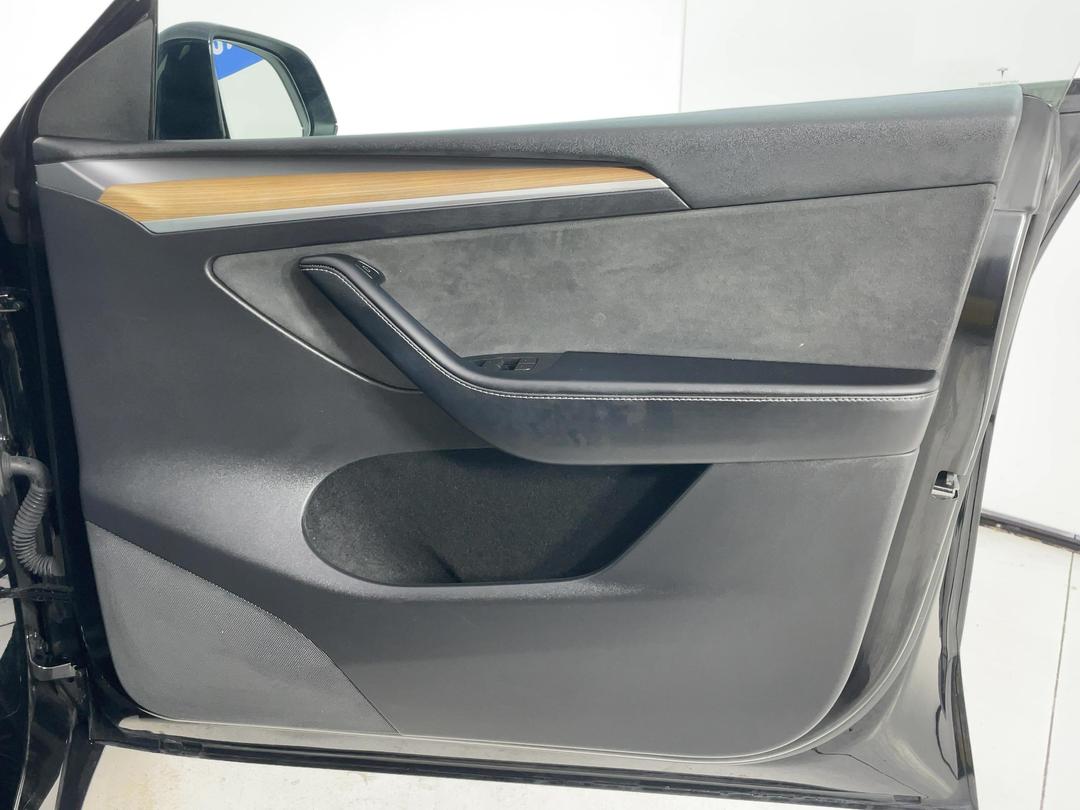 Photo '15' of Tesla Model Y