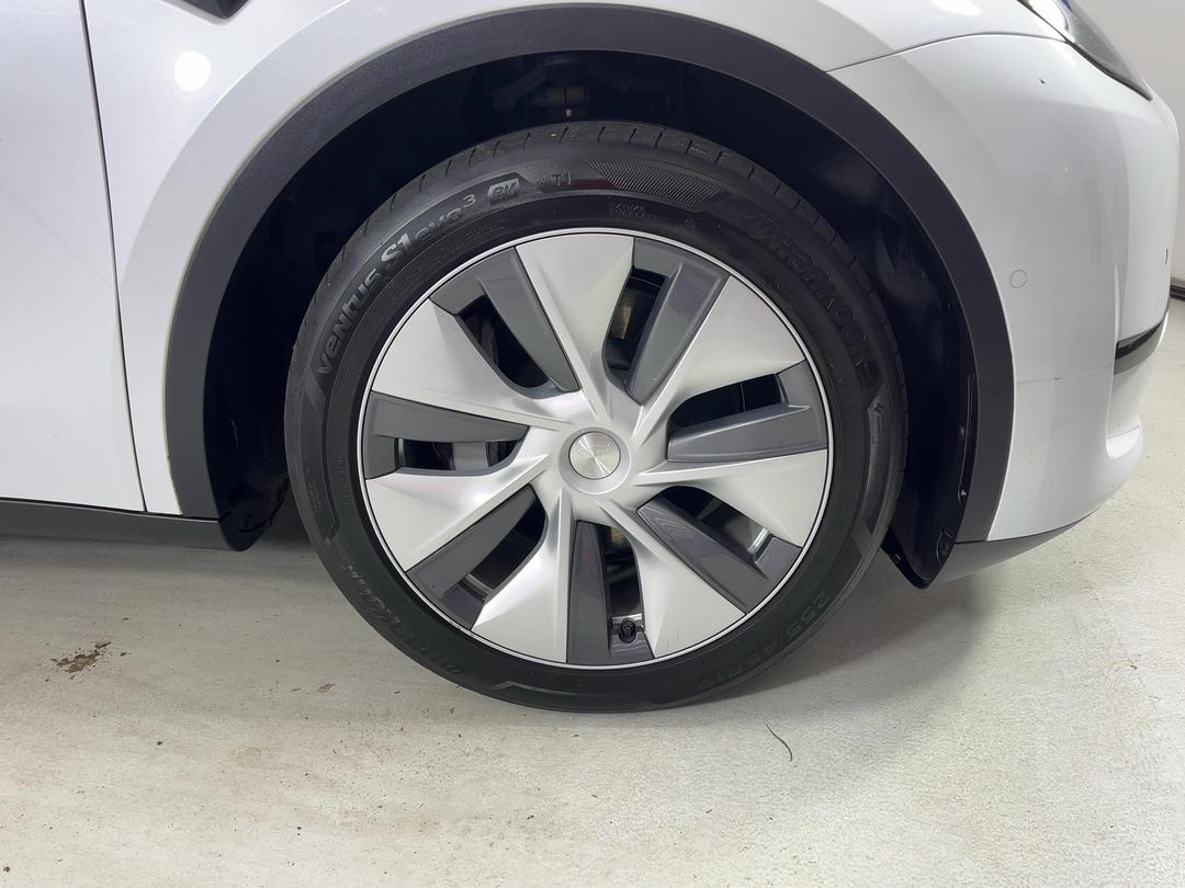 Photo '9' of Tesla Model Y